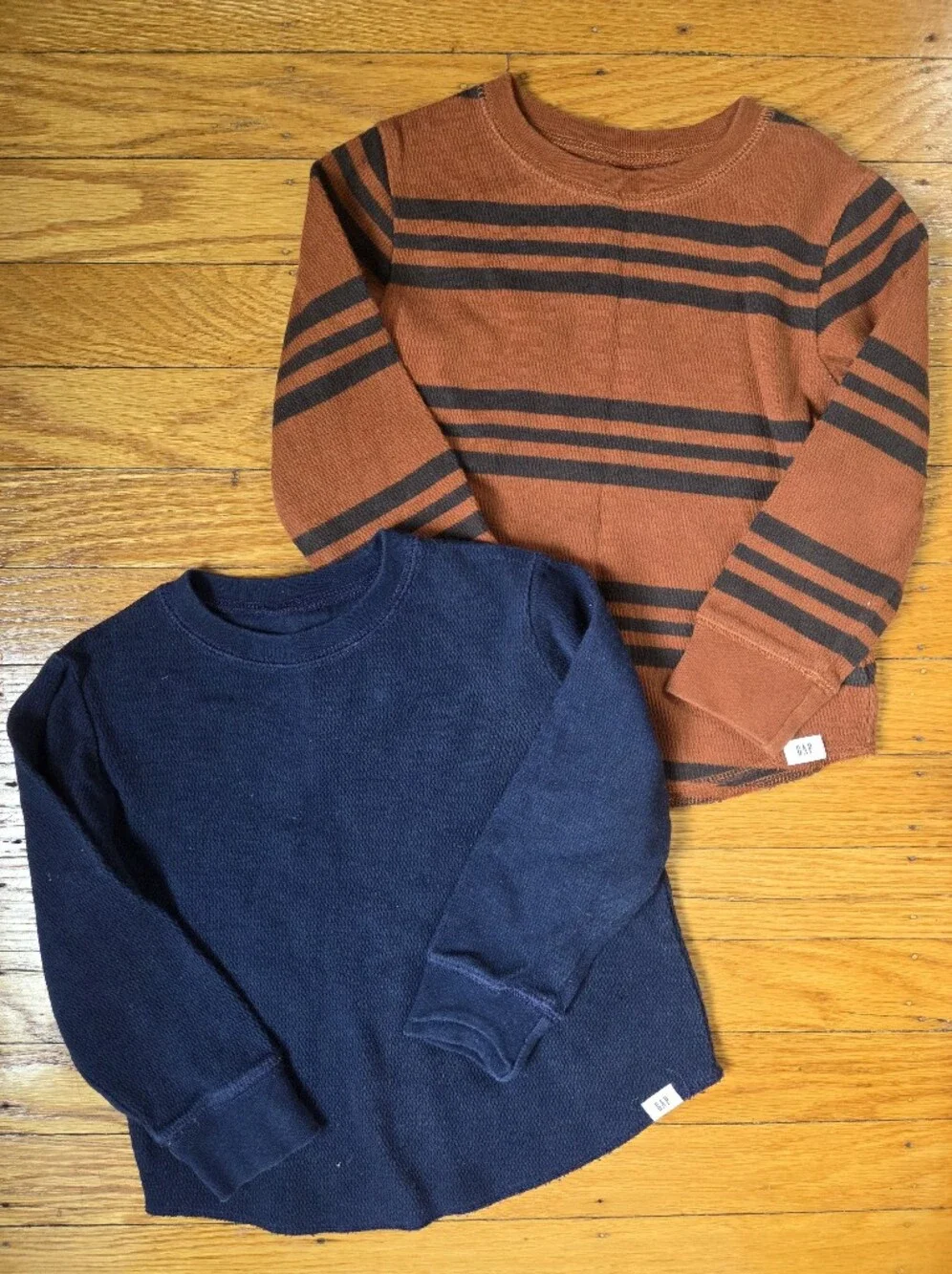 Gap Toddler Textured T-Shirt Long Sleeve Henna Brown & Navy- Set of 2.  2 YRS